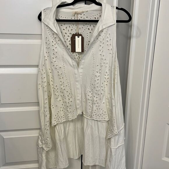 NEW with tags Anthropologie Eyelet Buttondown Blouse size medium/Large - Picture 2 of 5